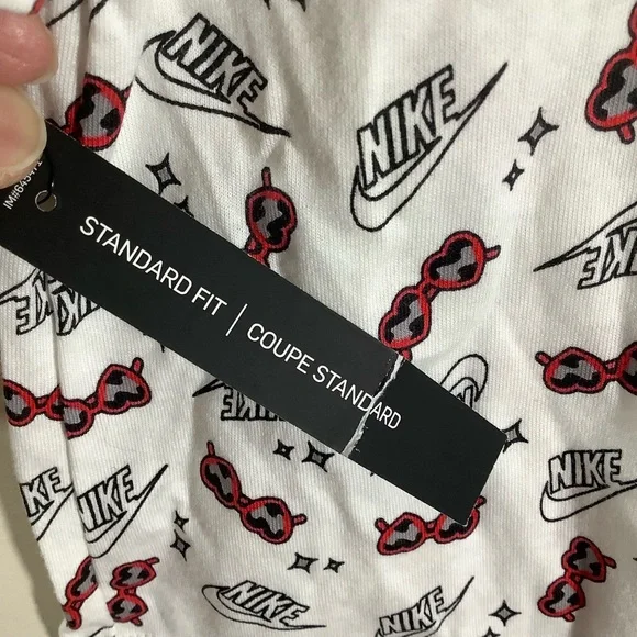 The Nike Tee Standard Fit Crop Top - Picture 4 of 6